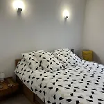 Cozy Apartment With Parking 5 Min From Downtown