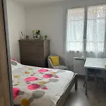 Cozy Apartment With Parking 5 Min From Downtown