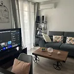 Cozy Apartment With Parking 5 Min From Downtown